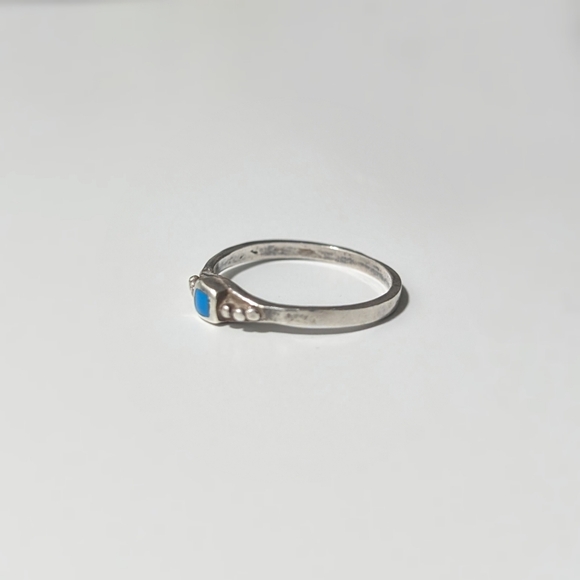 Sterling silver ring Minimalist dainty thin stacking band with a turquoise 925 - Picture 2 of 5